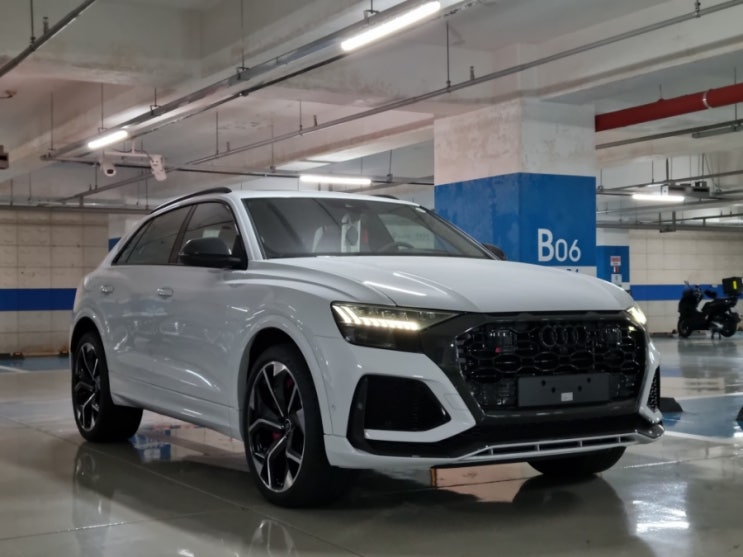 23MY RS Q8 / Glacier White / Black Seat : 네이버 블로그