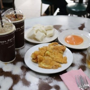 방콕 올드타운의 아침 식사 - 온록윤 (ON LOK YUN)그리고 군 옥수수