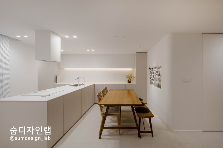 [주방 인테리어 꿀팁] 넓어 보이는 주방 인테리어 / 주방 구조변경 애매한 주방 구조/ 상부장 없는 싱크대 주방 냉장고장 ...