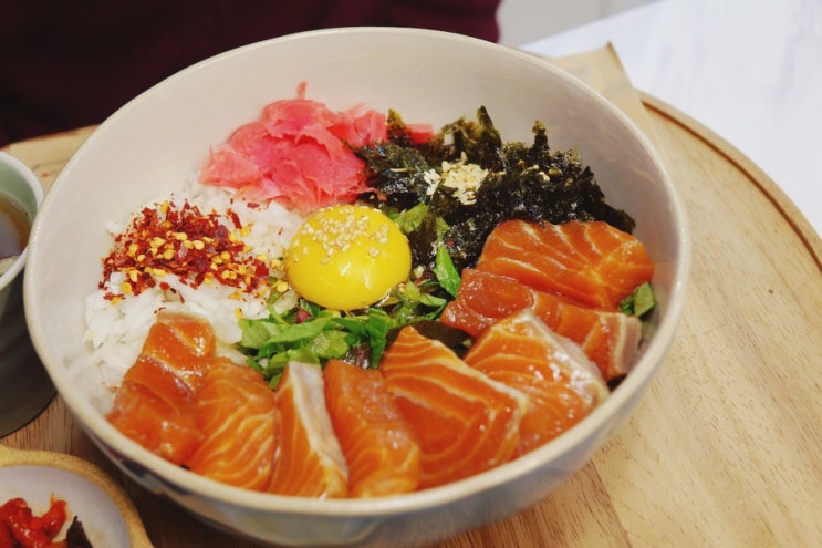 [신촌역 덮밥] 연어덮밥이 맛있는 ‘행복은 간장밥’(혼밥도 추천) : 네이버 블로그