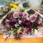 한남 꽃집 저스트 가든의 우아한 보라색 풍성 꽃다발