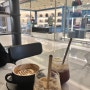 쇼핑 후 커피즐기기 딱! 압구정 현대백화점 4층 톰딕슨카페 (라떼,바닐라라떼,아메리카노)