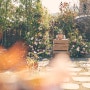 '대홍관, '화접도' 그리고 신랑신부님 지속가능한 결혼식 함께 만들어요! 화접도 유튜브 브이로그 '향기로운 출근'에서 미리 살펴보세요.