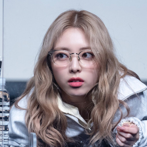 [옐로우비 o/p-015 op015] 있지 유나의 얇은뿔테! 색다른 콤비 스타일 추천 @시흥안경백화점 : 네이버 블로그