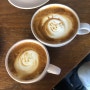 [봉천동 카페] 친구랑 떡볶이 먹고 인파라다이스에서 플랫화이트 한 잔