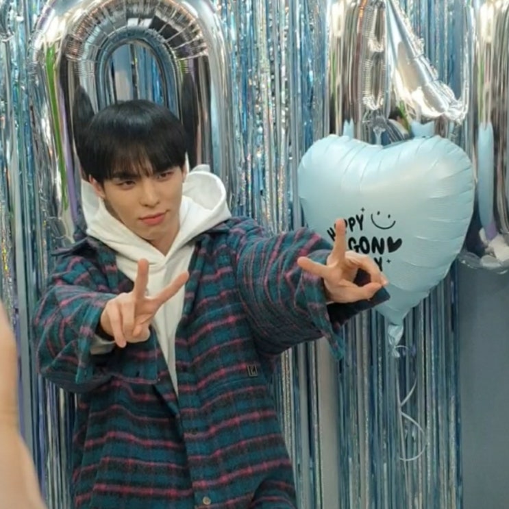 cix 병곤 카페 후기(라 쓰고 이병곤 실물 후기라 읽는다) : 네이버 블로그