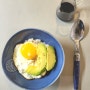부드러운 계란덮밥 - 아보카도 계란덮밥