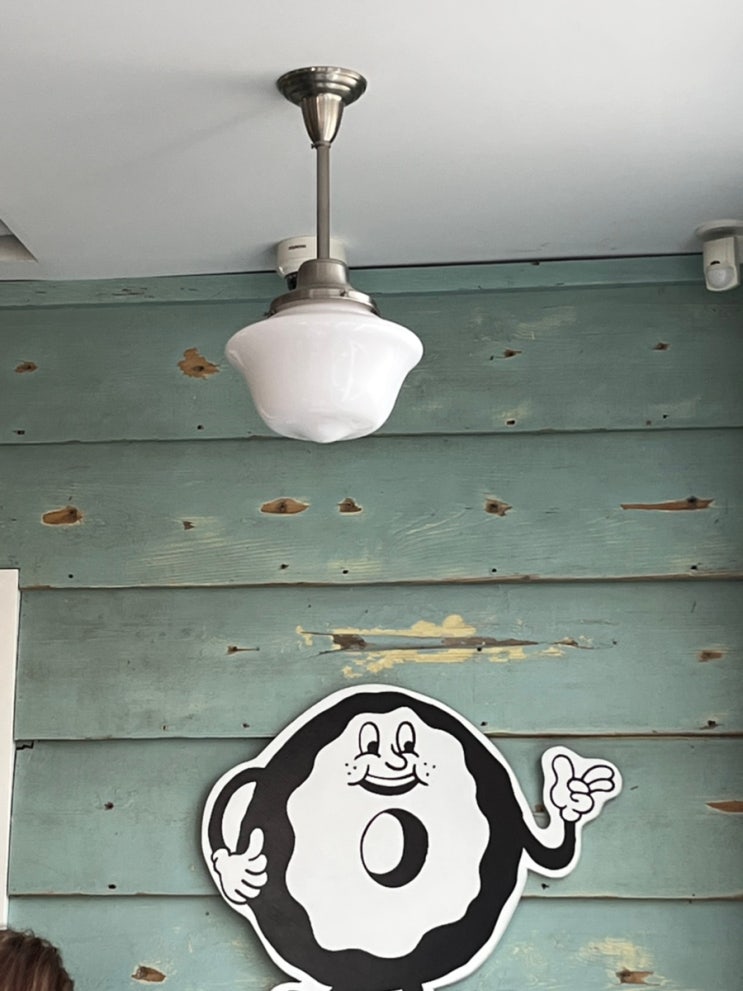 49th Parallel Cafe &Lucky’s Doughnuts