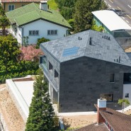[지붕&벽] 겹침없이 매끈하게 시공된 천연슬레이트 모던 주택