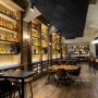 1,000 종류가 넘는 위스키 스케일을 자랑하는 프라하 구시가 "W" Restaurant & Whisky Bar