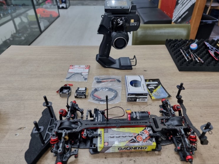 해운대RC XPRESS RC 1/10 샤프트방식 하이엔드 투어링 킷 AT1 전자기자재 장착 작업 : 네이버 블로그