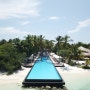 몰디브에서 가장 긴 호텔 수영장은 어디일까요?