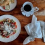 지중해식 샐러드소스 토마토 샐러드 레시피 & 그릭요거트 홈브런치 메뉴