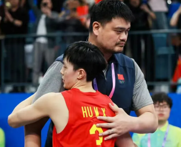 한중전 농구경기를 관람하던 야오밍 전 NBA선수 : 네이버 블로그