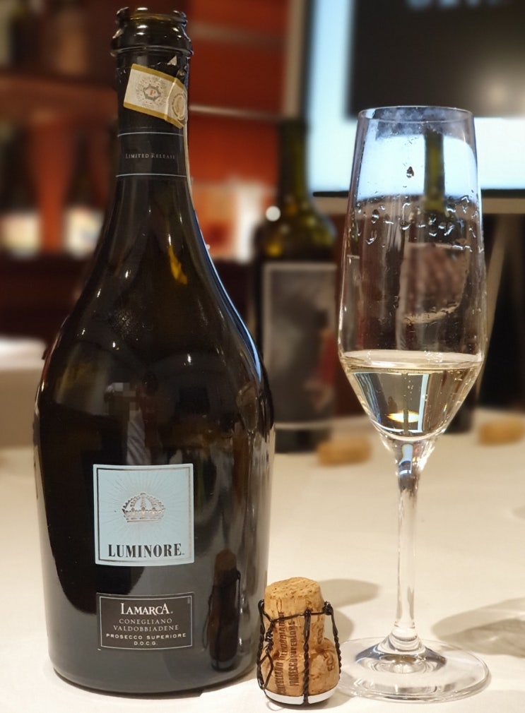 라 마르카 루미노레 프로세코 슈페리오레 코넬리아노 발도비아데네 NV (La Marca Luminore Prosecco ...