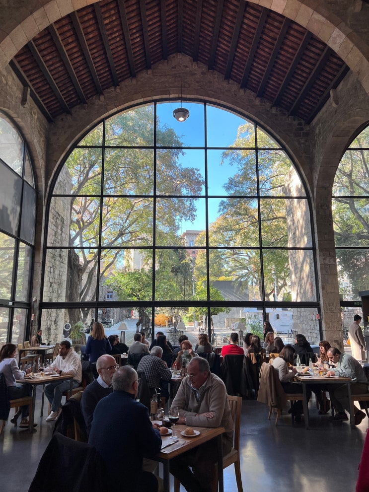 바르셀로나 일상 - 통창 분위기 맛집 Norai Raval 메뉴델디아, 콜럼버스 상, 안경점 Etnia Barcelona ...