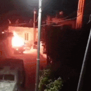 가자지구에서 화염병에 맞아 불 붙은 IDF 수송차량