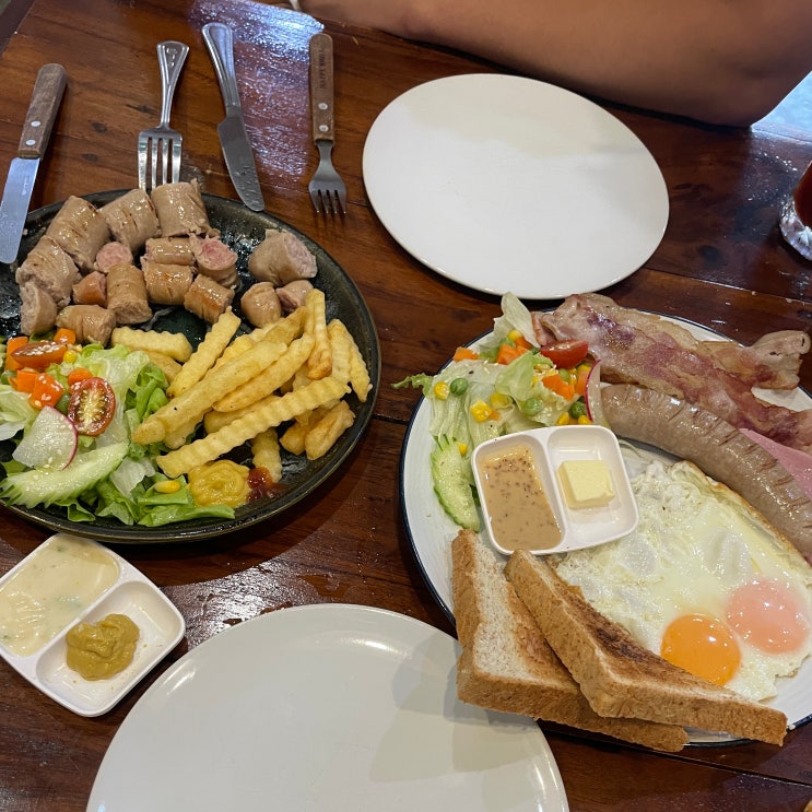 푸켓 올드타운 Chino@Cafe' Gallery 브런치 카페 토스 GLN 결제 가능