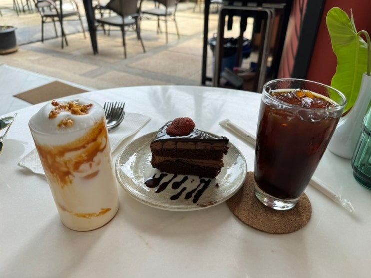 [끄라비여행] 아오낭비치 밤에는 펍이되는 카페 <카페 8.98 아오낭>