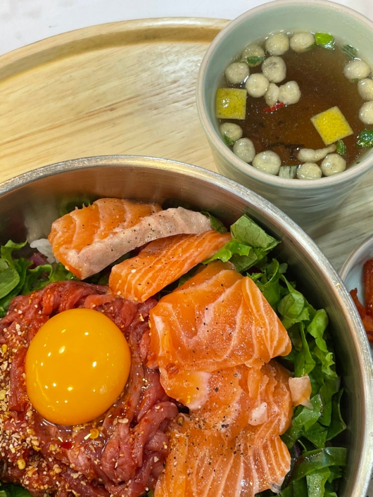 [홍대맛집 : 행복은 간장밥] 가성비 좋은 간장 육회 덮밥 & 연어육회 덮밥 맛집 : 네이버 블로그
