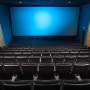 영화 관객 수 감소에 대해 영어로 말하기