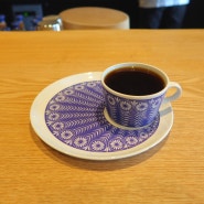 후쿠오카 야쿠인 카페 코야마커피 50년 된 찻잔에 커피 마셔볼 사람?