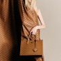 엠씨엠 24SS 로레토스 컬렉션 속 MCM 가방(백팩 쇼퍼백 토트백) 2024 여자 남자 패션 트렌드