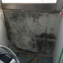 베란다 세탁기 뒤쪽 곰팡이 제거 주방 벗겨진 창문 턱 페인트 작업