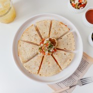 [가정간편식 레시피] 냉동 볶음밥을 활용한 퓨전 멕시칸 요리 '치킨 퀘사디아'