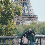 아이들과 유럽여행 이모저모고모) 파리 3 여행 중 스냅사진의 필요성, 파리의 낭만은 에펠탑에서.