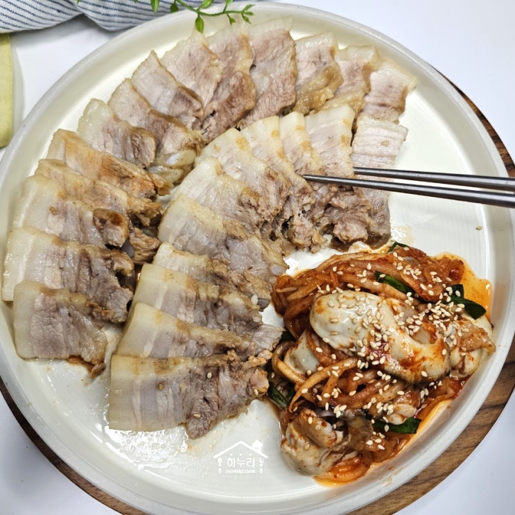 돼지 수육 맛있게 삶는 법 통삼겹살 된장수육삶기 생굴무침 레시피 굴보쌈 만들기 : 네이버 블로그