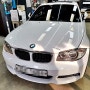 [BMW 1시리즈 118d] BMW 자동차앞유리 교환및 보험수리 썬팅무상시공으로 한번에 당일수리가능한 금천자동차앞유리