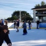 아들 학교는 몬트레이 아이스케팅장에서 겨울 파티를 했다My son's school had a winter party at the Ice Skating rink in Monterey