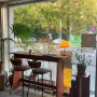 창원 가로수길 카페 '크루빈' | 딥브라운 우드 톤의 힙한 분위기(내부,추천메뉴)