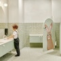 전세계 영유아, 어린이 화장실 칸막이 큐비클 디자인 사례 모음
