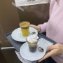 카페 메일룸 신당 여자 둘이서 오후에 커피 한잔