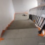 제주시 한림읍 귀덕리 근생시설 (03/30) 계단실 벽체 수성폐인트 2차도장 작업