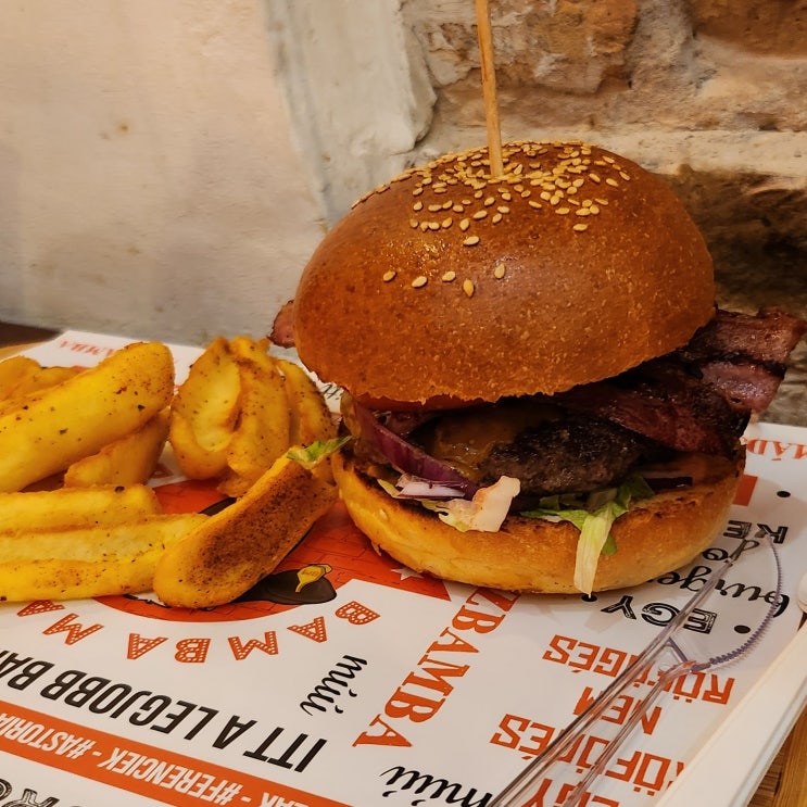 버거로 헝가리에서 포부를 펼쳐가는 중인, Bamba Marha Burger Bár #OKTOGON