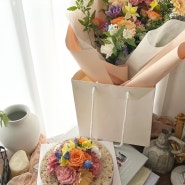 승진선물 축하선물 ) 정애맛담에서 준비해드린 생화떡케이크와 꽃다발 작업