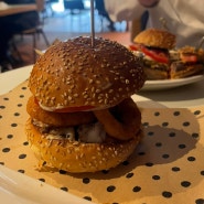 [일산 수제버거] 밤리단길 힙한 인테리어, 미국식 오리지널 패티 :: 밤가시버거 bamgasi burger