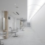 창문이 없는 공간, 조명 디자인이 돋보이는 일본 미용실 인테리어 시공사례
