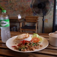 태국 방콕여행 호스텔 Tamni 탐니 팟카오무쌉 맛집 511Cafe & restaurant Thai
