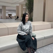 봄OOTD 봄코디-키써 스웨트셔츠. 코스 볼륨스커트. 아식스 젤14 운동화 스타일링