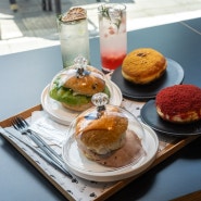 파주 대형카페 : 아기랑 카페 인생도넛 흑사당