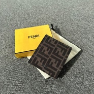 [FENDI] 펜디 메탈 로고 패치 FF 패턴 반지갑 (부산 편집샵 위버럭스)