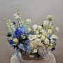 사외이사 취임축하 소공동 롯데호텔로 배송된 블루화이트 대형꽃바구니