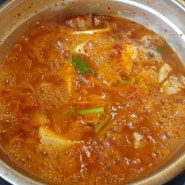 [내돈내먹/중랑구] 묵동, 먹골역 맛집, 냄새에 홀려 들어간 '통돼지 김치찌개' 전문점(★3)