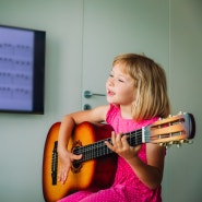 노래를 따라 부르면 자존감이 발달한다? 아이 마음을 키워주는 플레이송스 활용법
