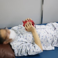 심정지와 뇌졸중 이후 재활과 투석을 위해 군포에서 안산요양병원까지 오신 40대 환자