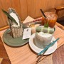 이색적인 디저트가 있는 태화강 국가 정원 커피숍 카페 코이